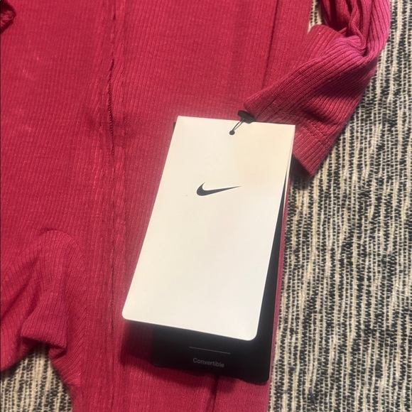 Baby Girl Nike outfit convertible pajama bodysuit - Picture 4 of 4